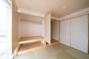 ガレージが特徴の平屋